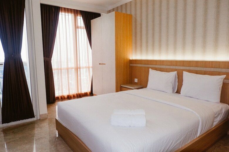 Modern And Comfortable Studio Menteng Park Apartment With City View