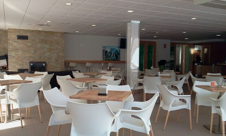 Aparthotel Oca Manzaneda Estaci�n de Monta�a