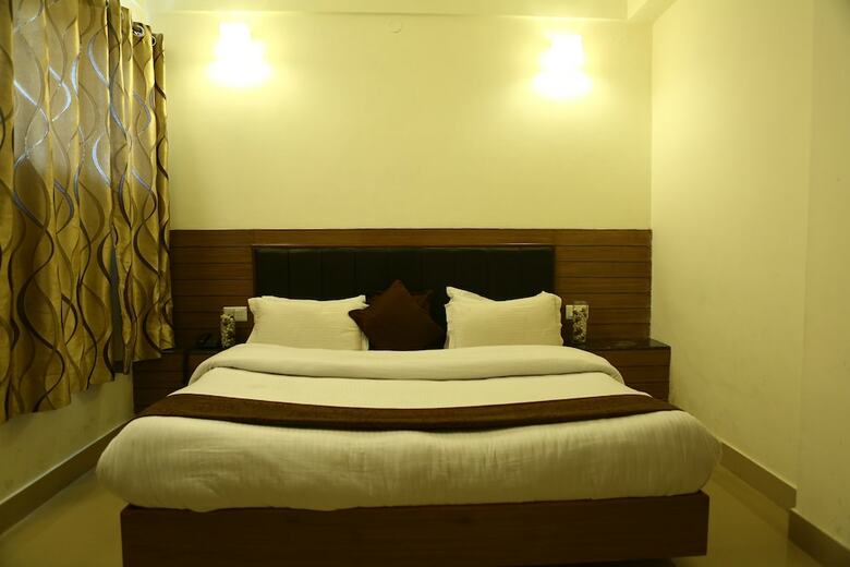 Hotel Devlok Primal
