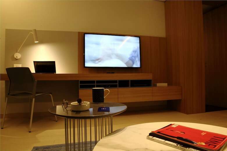 Hotel Monot Suites