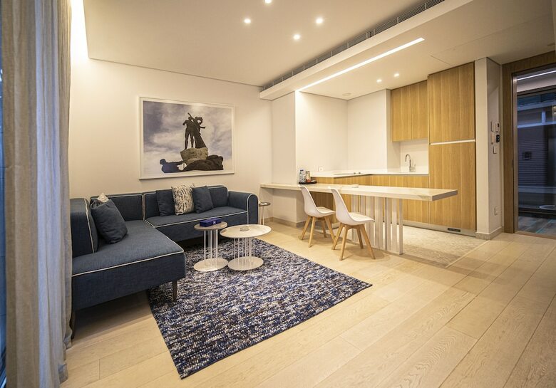 Hotel Monot Suites
