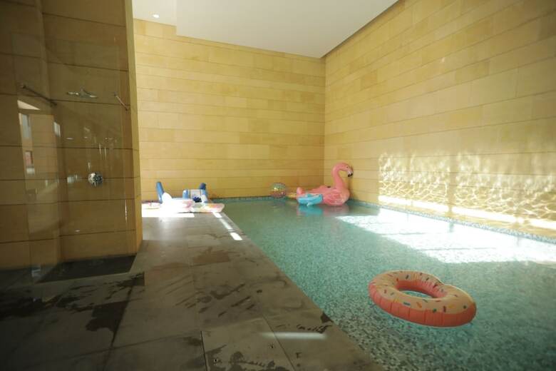 Hotel Monot Suites