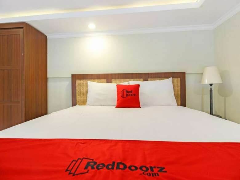Hotel Reddoorz Plus Near Hartono Mall 2