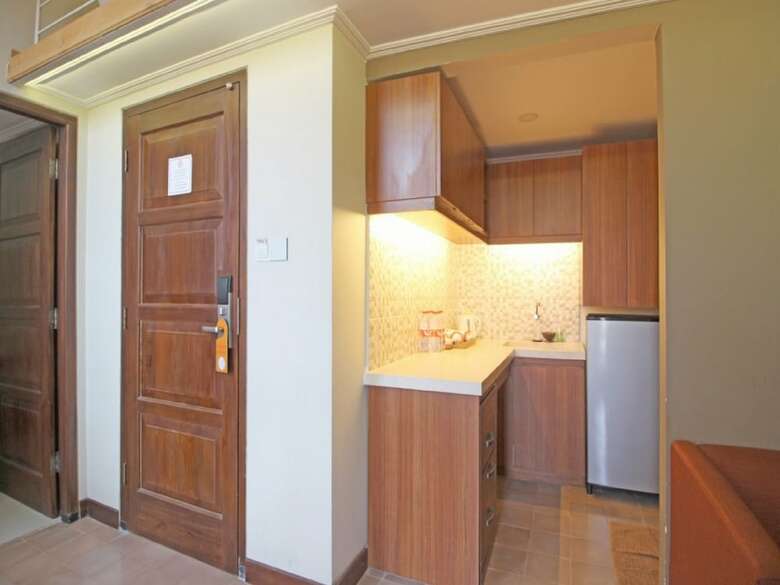 Hotel Reddoorz Plus Near Hartono Mall 2
