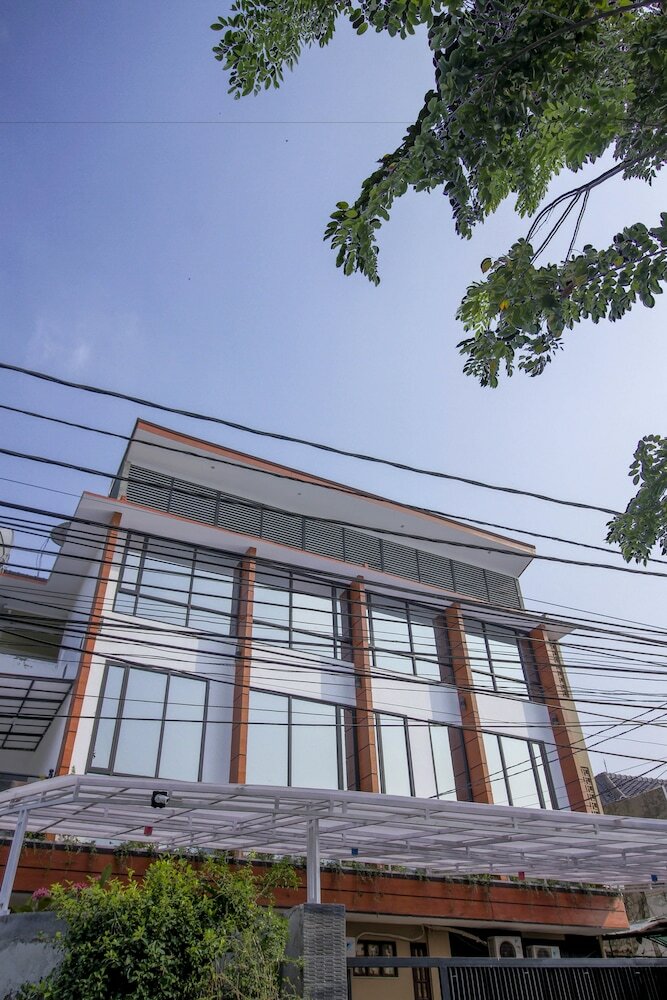Hotel Reddoorz Plus @ Mampang Prapatan