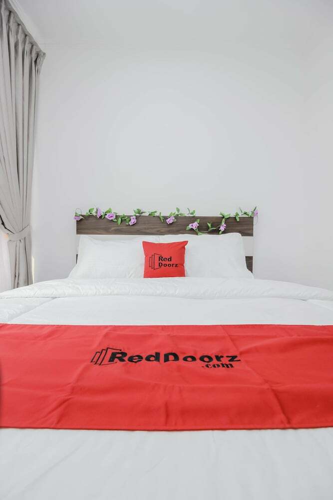 Hotel Reddoorz Plus @ Mampang Prapatan