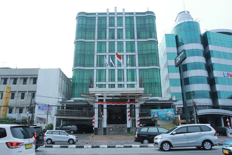 Capital O Business Hotel