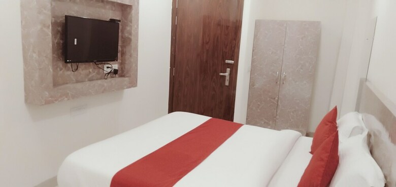 Airport Hotel P Palace