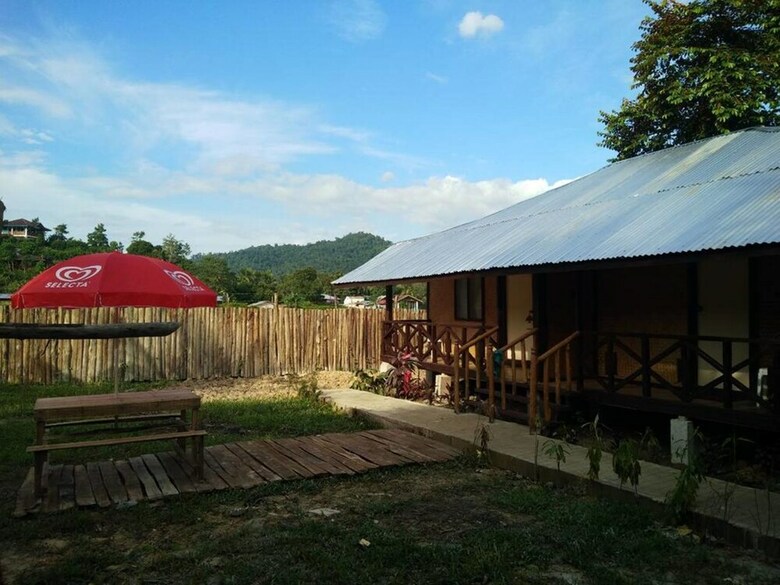 Hotel Nelmann's Nipa Huts