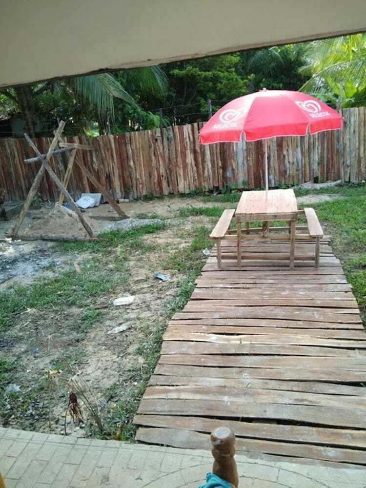 Hotel Nelmann's Nipa Huts