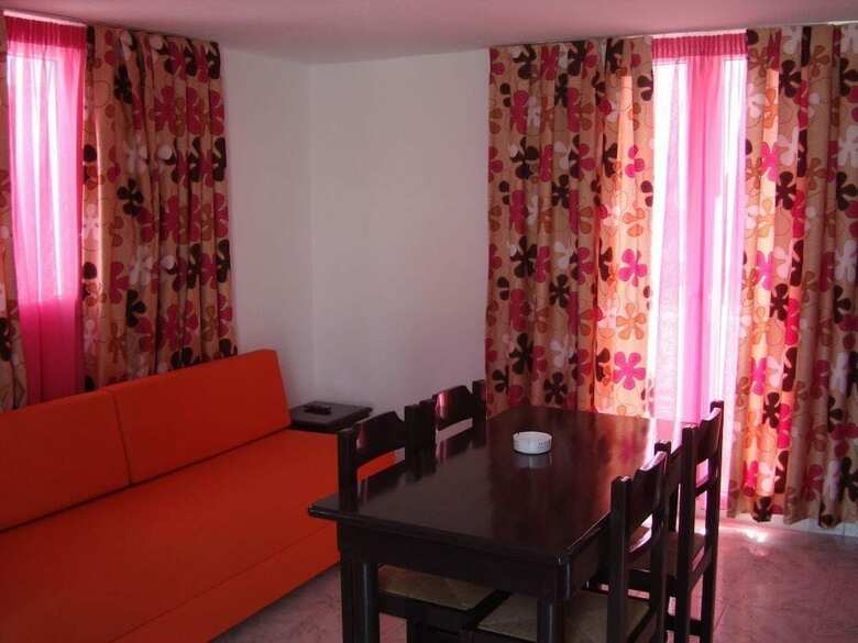 Apartamentos Elena Studios And Suites