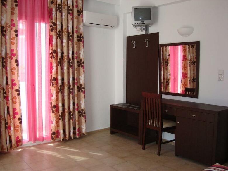 Apartamentos Elena Studios And Suites