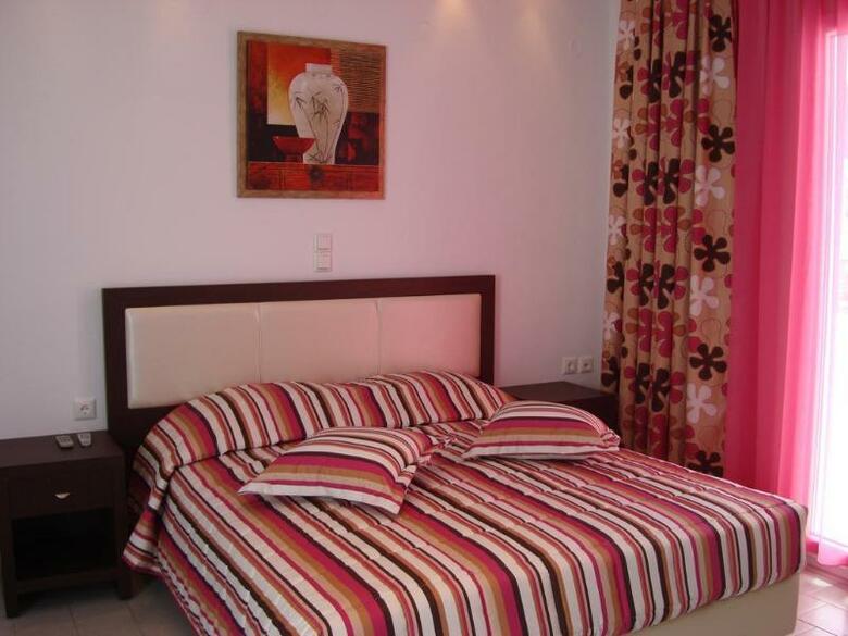 Apartamentos Elena Studios And Suites