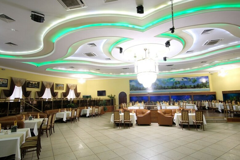 Hotel Oasis In Forest