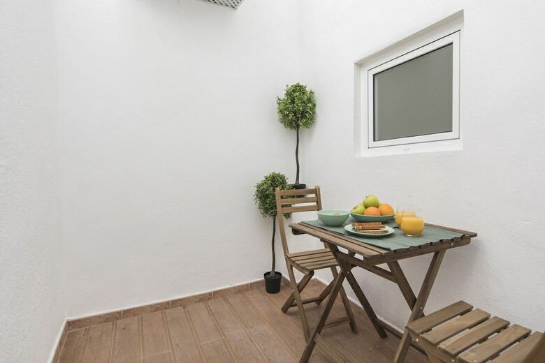 Apartamentos Principe Real Elegant Flat With Terrace