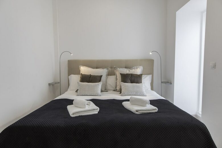 Apartamentos Principe Real Elegant Flat With Terrace