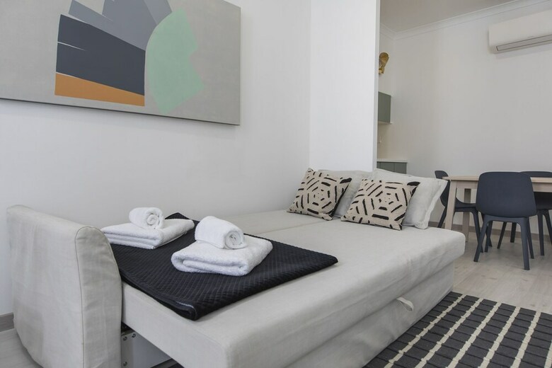 Apartamentos Principe Real Elegant Flat With Terrace
