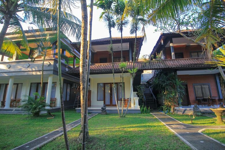 Hotel Pramewari Homestay