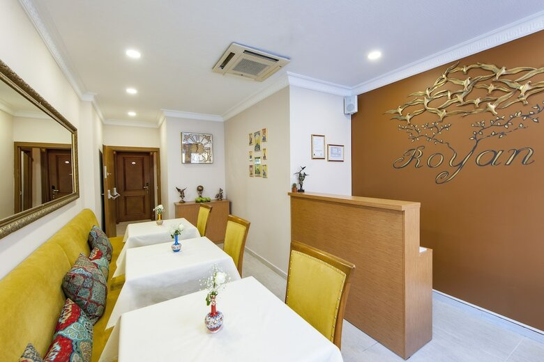 Hotel Royan Suites