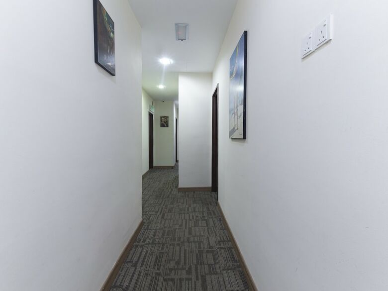 Oyo 445 Charisma Hotel