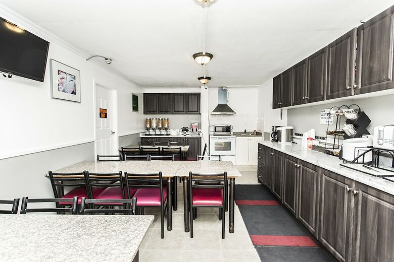 Motel Grewals Inn And Suites By Elevate Rooms