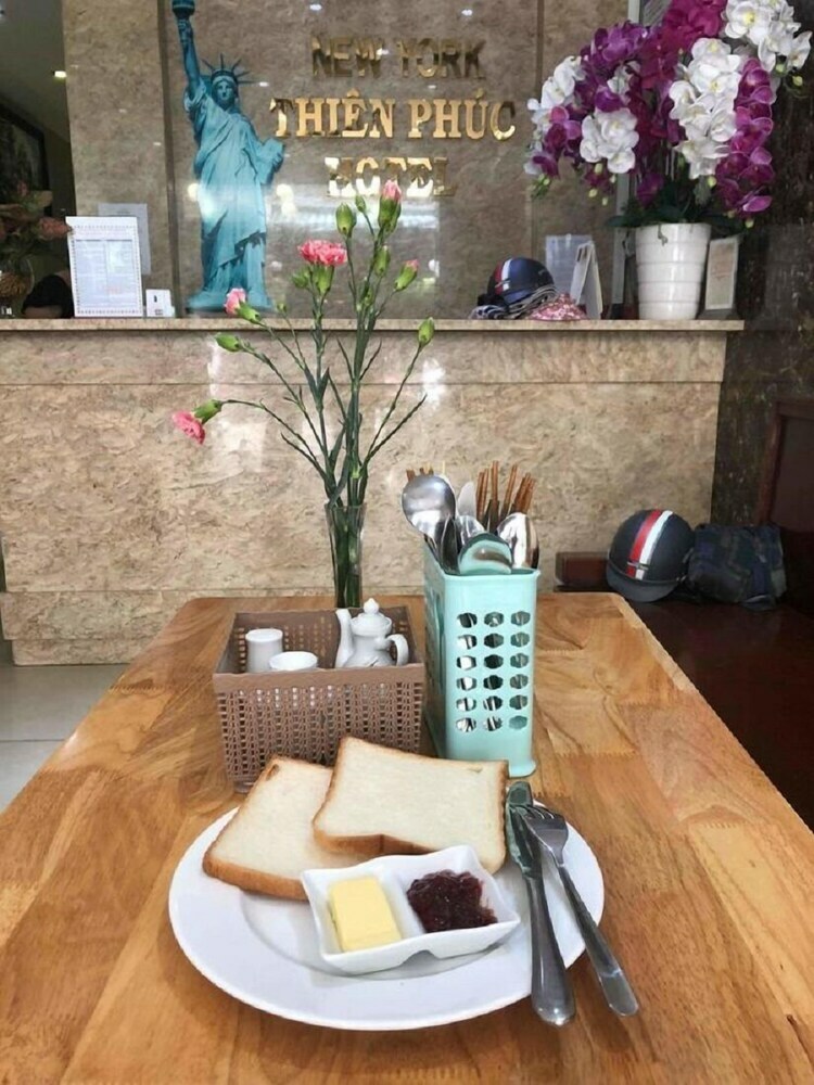 Hotel Reddoorz Plus @ Pham Ngu Lao 2