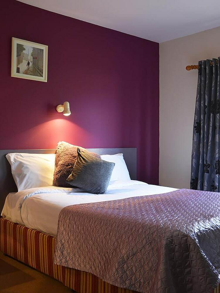 Hotel Killarney Peaks