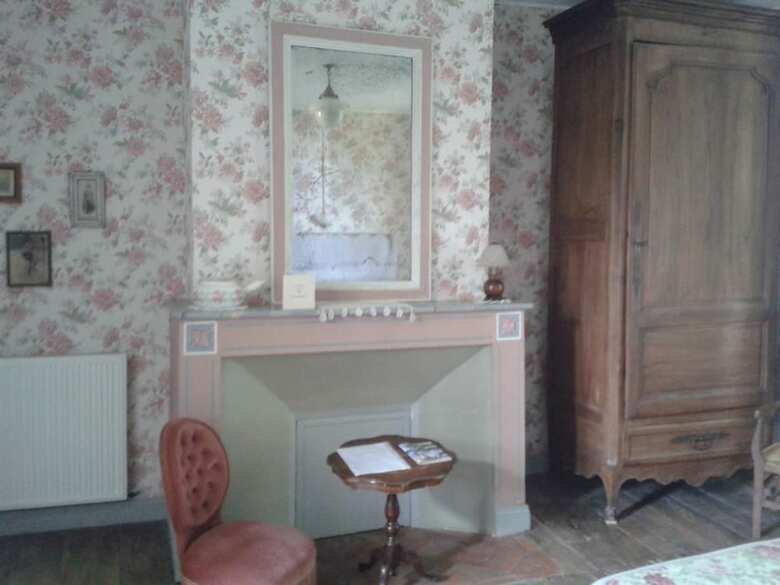 Bed & Breakfast Chambres D'h�tes La Cure Du Maine Charles