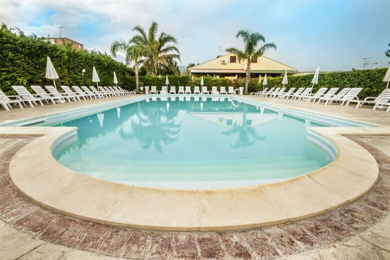 Apartamentos Paradise Beach