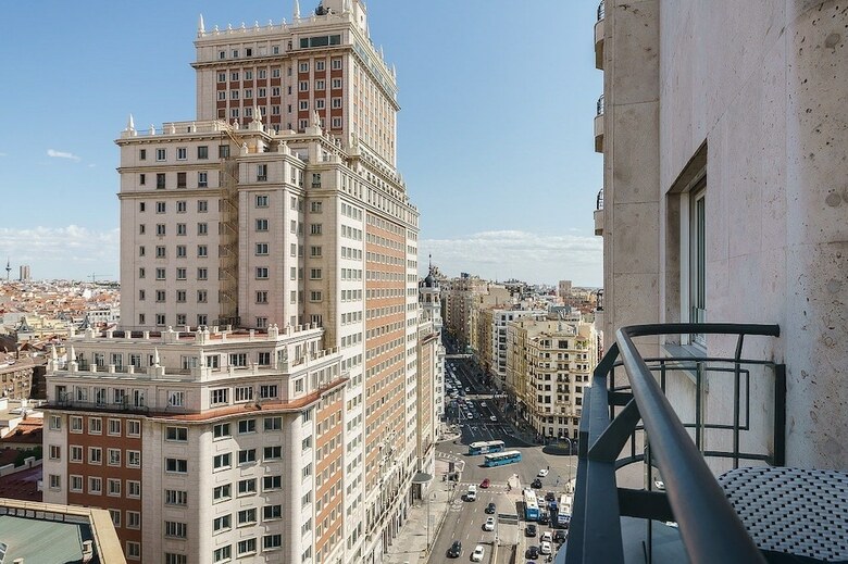 Home Club Torre Madrid Apartments
