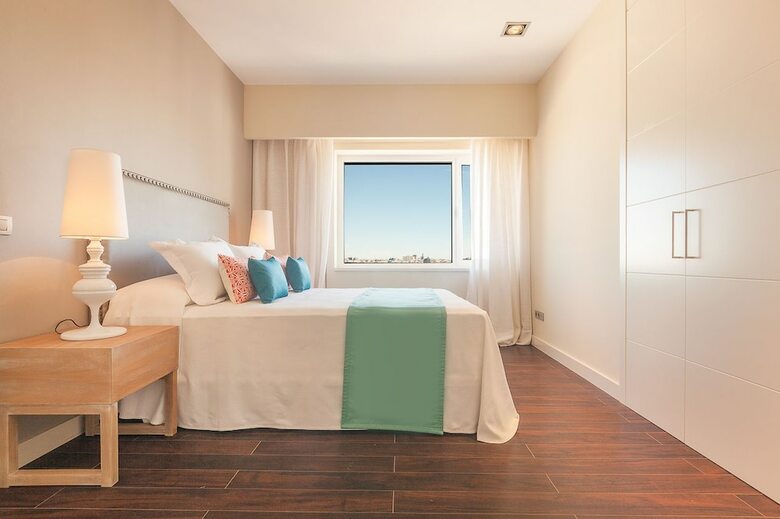 Home Club Torre Madrid Apartments