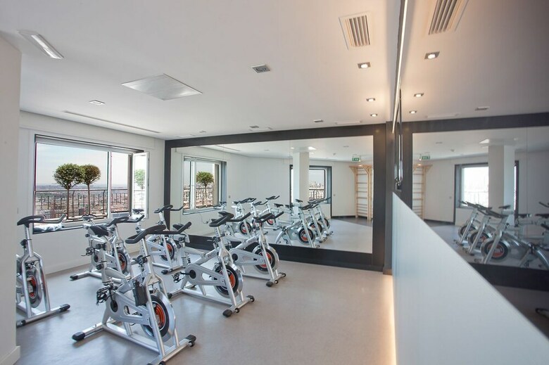 Home Club Torre Madrid Apartments