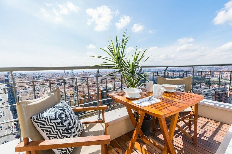 Home Club Torre Madrid Apartments