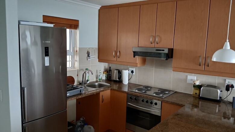 Apartamentos The Waves, Living By The Beach