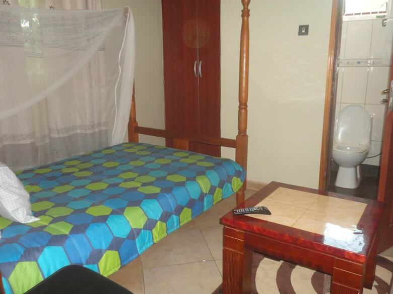 Hotel Palm Gardens And Guest House
