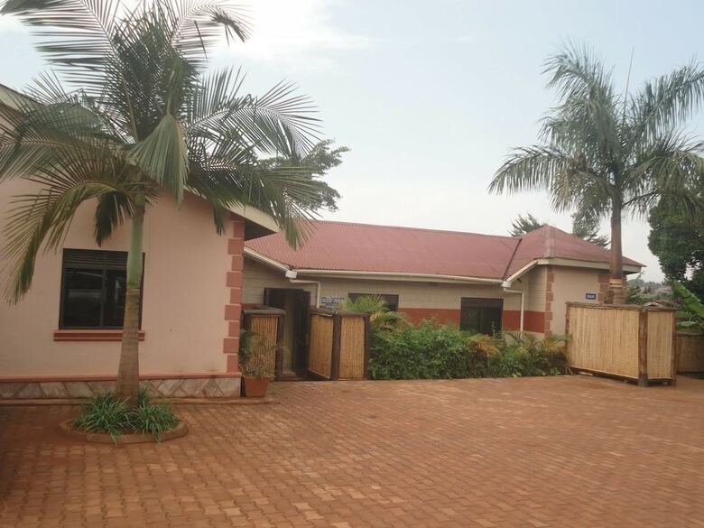 Hotel Palm Gardens And Guest House