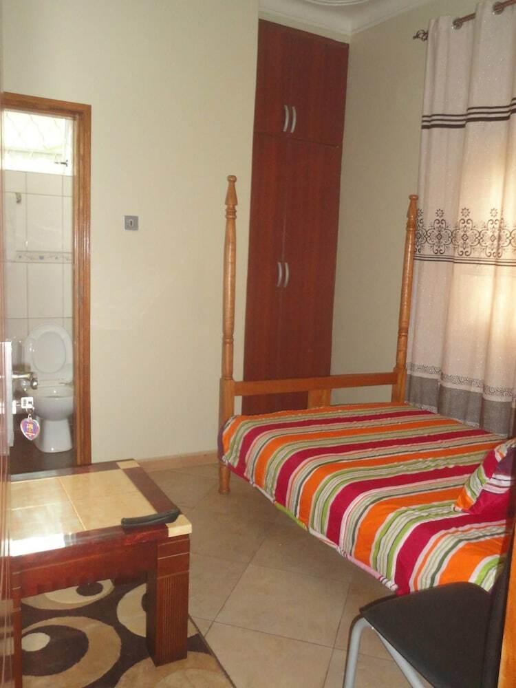 Hotel Palm Gardens And Guest House