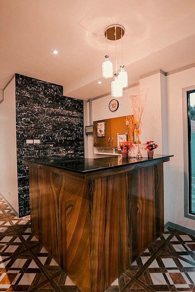 Hotel Kingswick Residences And Lodge