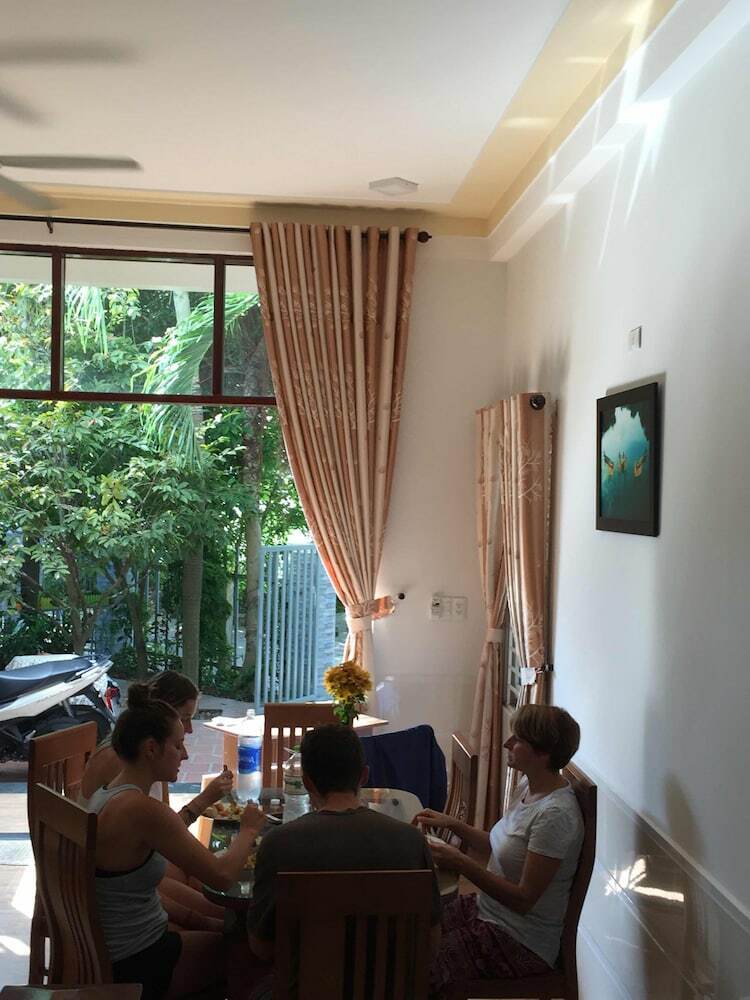 Hostal Bisou de La Riviere - Hostel