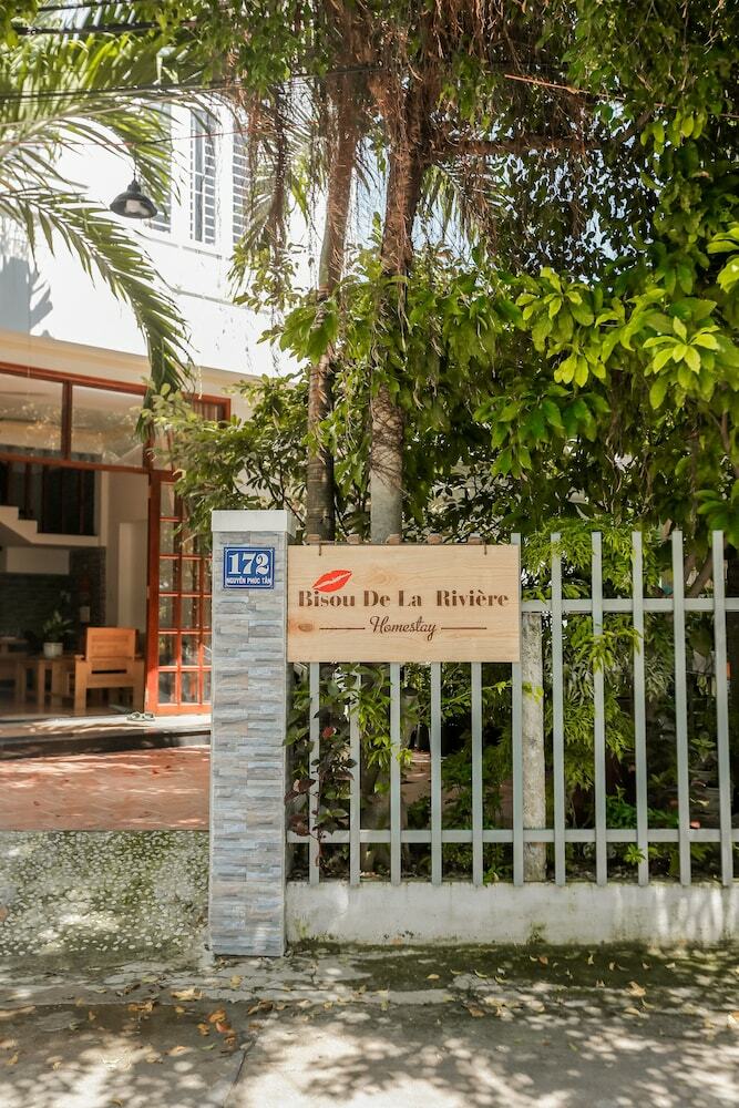 Hostal Bisou de La Riviere - Hostel