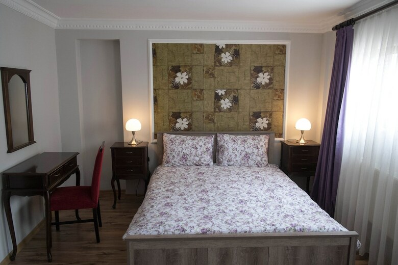 Dora Hotel