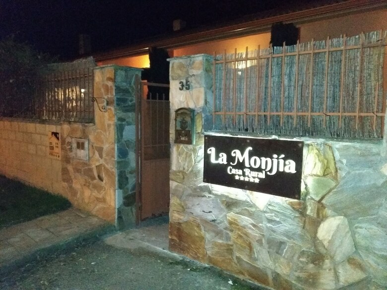 Agroturismo Casa Rural La Monj�a