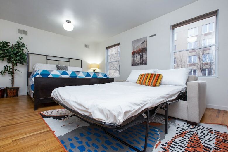 Hotel Racpanos Modern Stay On Forrest Street