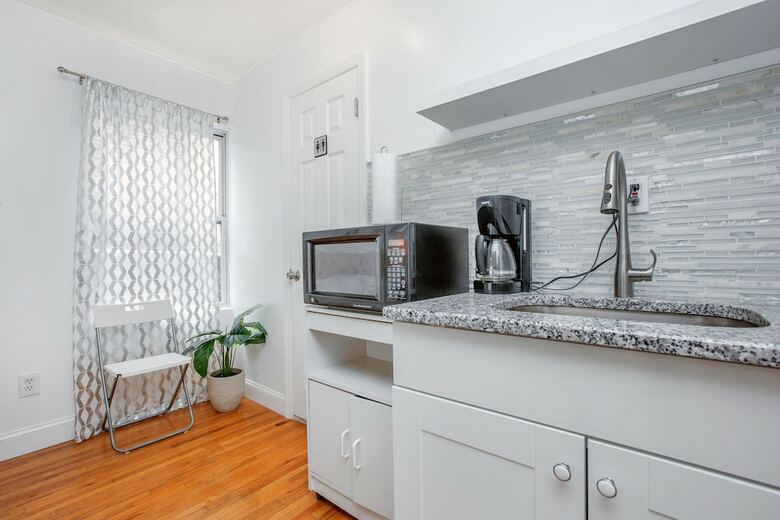 Hotel Racpanos Modern Stay On Forrest Street