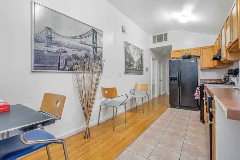 Hotel Racpanos Modern Stay On Forrest Street