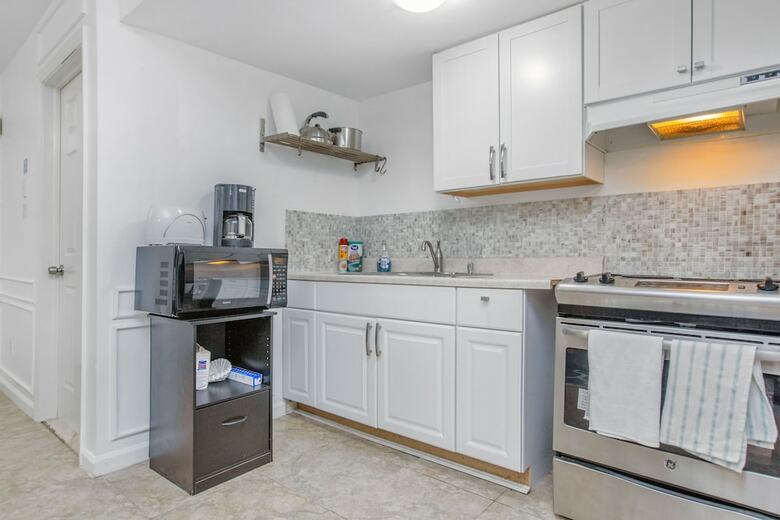 Hotel Racpanos Modern Stay On Forrest Street
