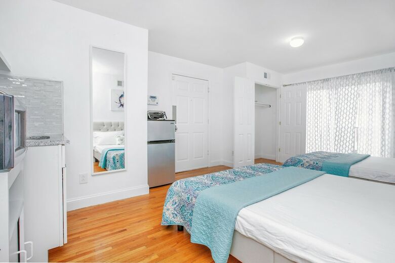 Hotel Racpanos Modern Stay On Forrest Street