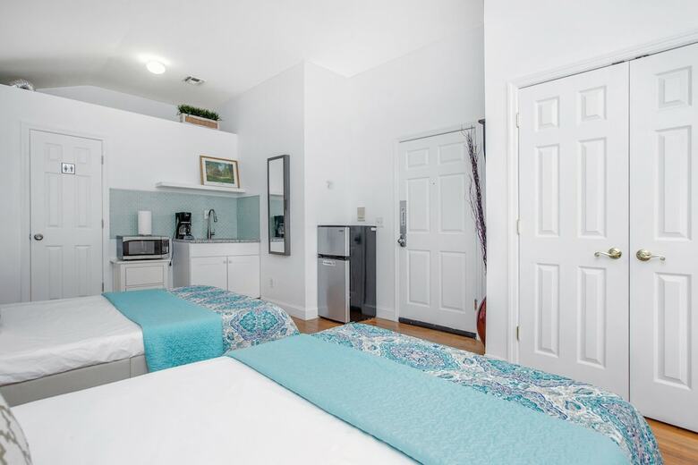 Hotel Racpanos Modern Stay On Forrest Street