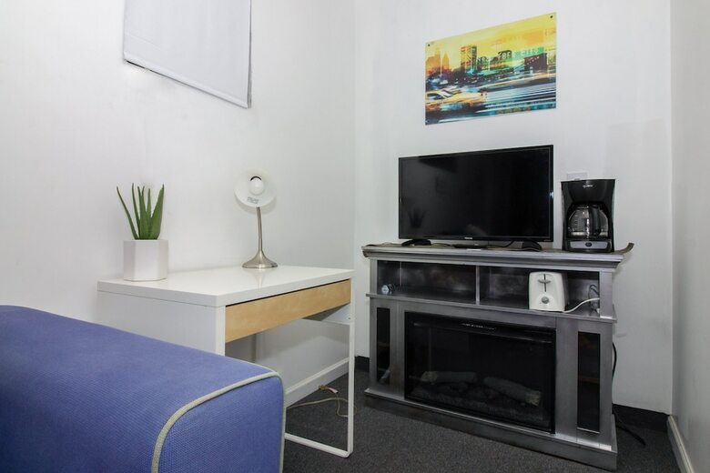Hotel Racpanos Modern Stay On Forrest Street