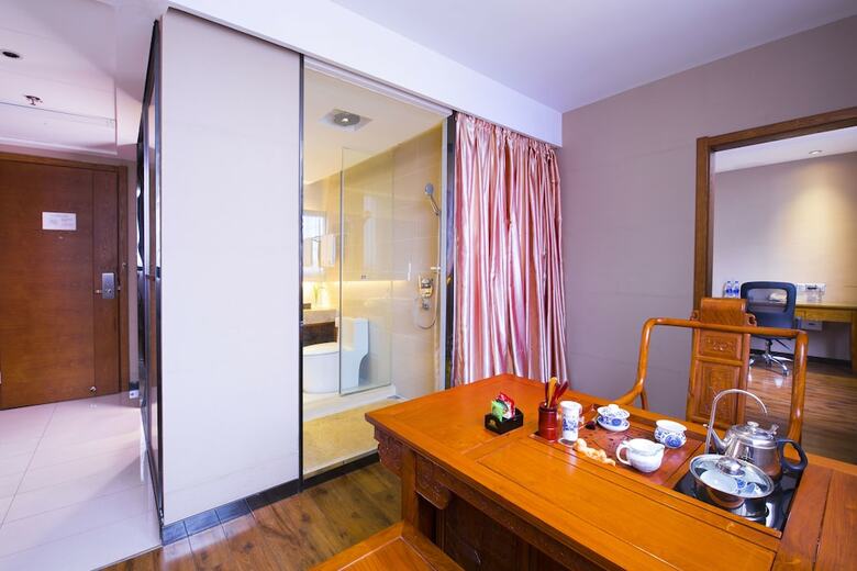 The Posh Hotel